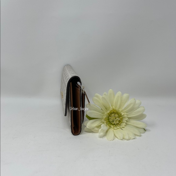 Michael Kors JST Large Trifold Wallet - Picture 3 of 10